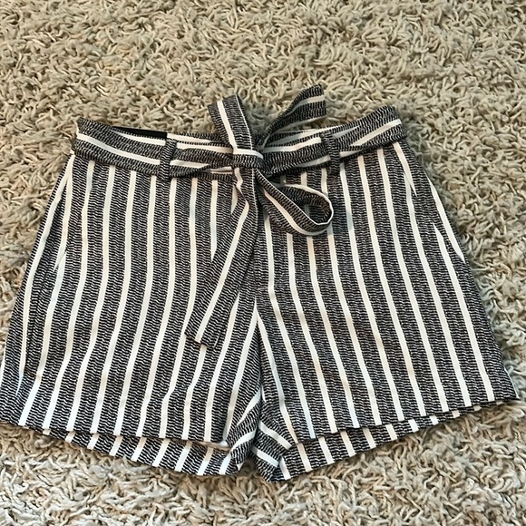 Adorable summer shorts from Banana Republic - Picture 1 of 2